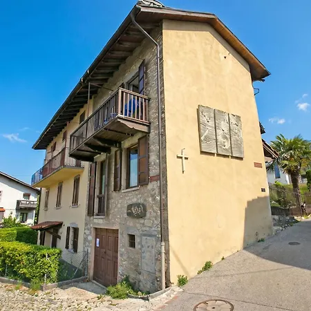 Angelina: Panoramic View House On Monte Bre | Terrace & Balcony - Happy Lugano